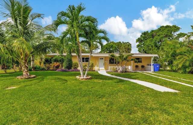 925 NE 25th Avenue photos photos