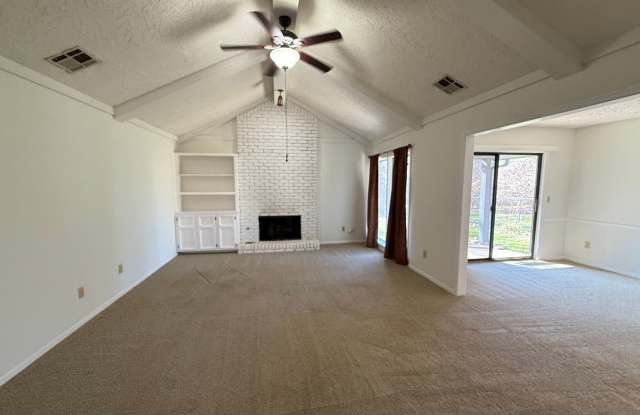 2 bed 2 bath Duplex in with Large Living Room. photos photos