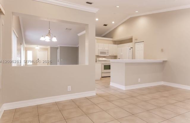 4262 Greenbriar Ln Gallery 2