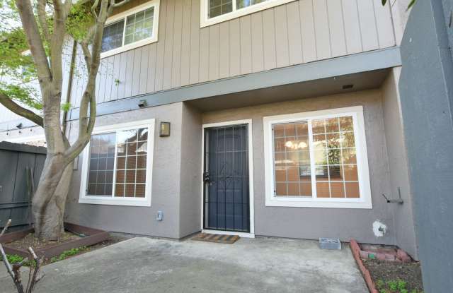 Strawberry Park 4 Bedroom 2.5 Bath Townhome with Cupertino Schools! Gallery 1
