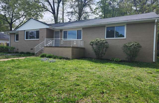3 bedroom 2 bath home in the desirable Belvoir Area in Chattanooga photos photos