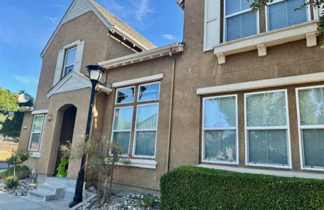 Beautiful Newer Home, Very Clean- Move In Ready! Pets OK photos photos