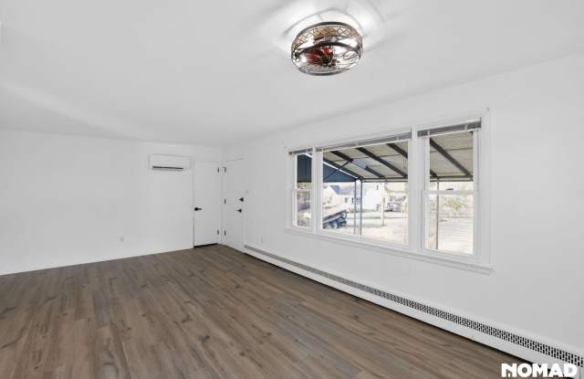 Charming 2BR Duplex in Horsham, 1st floor, close to everything, turnpike 5 minutes away, laundry available in basement photos photos