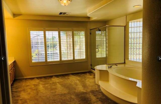 6610 Gilded Lantern Gallery 1