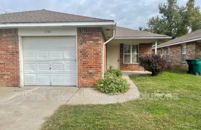 1132 N Gardener Ave photos photos
