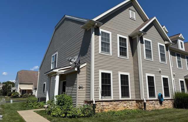 226 SPRINGMONT Drive Gallery 2