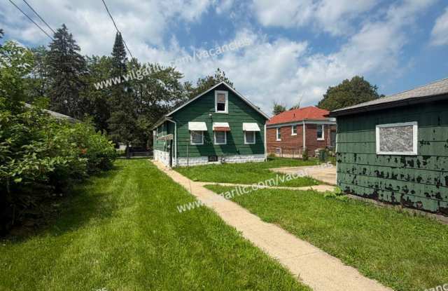 FOR RENT — SPACIOUS 3 BED / 1.5 BATH HOME Gallery 3