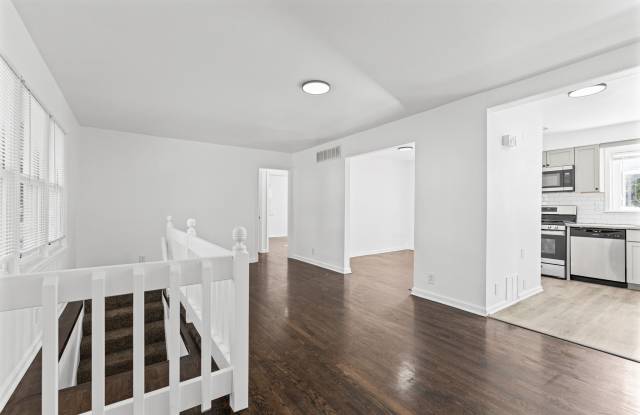 2403 Northeast Shady Lane Drive Gallery 4