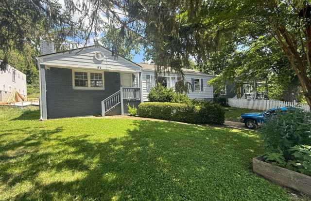 Walking distance to Merrimon Ave and the Brew and View photos photos