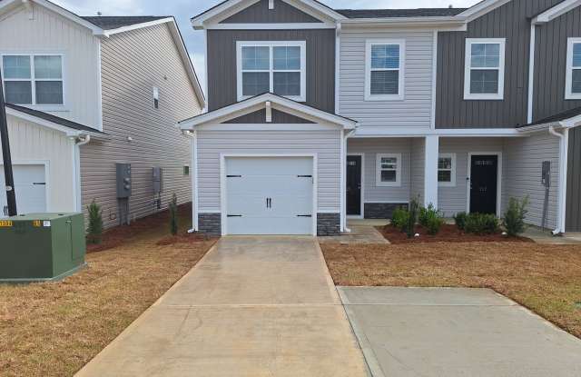 Remarkable 3 bd and 2.5 ba Townhome with Great Amenities and Close to Fort Jackson! - 725 Gatestone Lane, Richland County, SC 29061