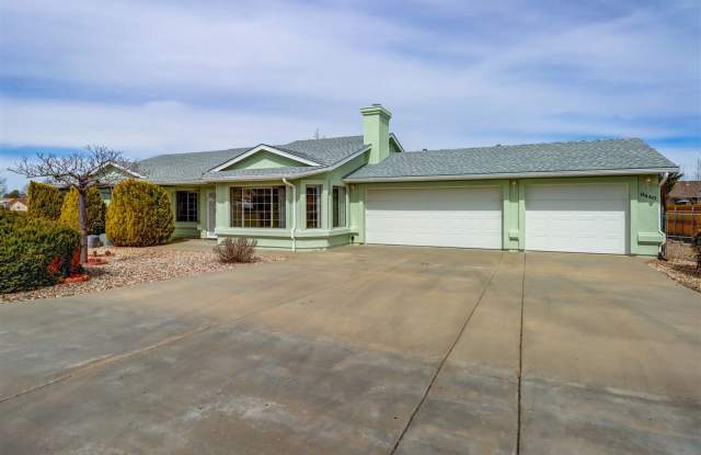 3 Bedroom, 2 bath home with Garage in Prescott Valley Gallery 1