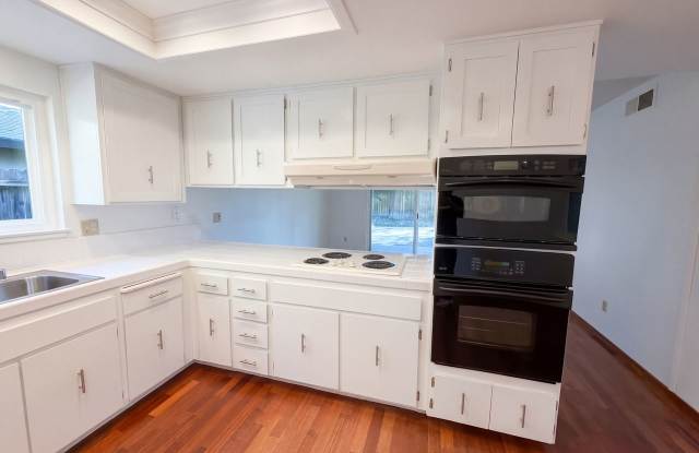 6802 Havenhurst Dr Gallery 3