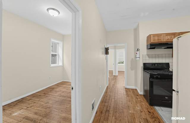 Charming 4BR Duplex in Newark Gallery 4