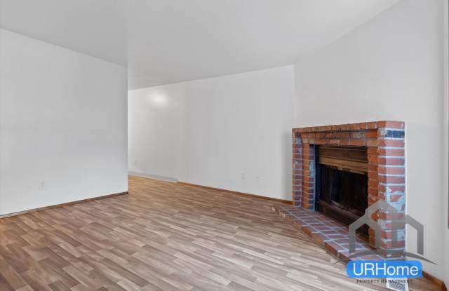 2-Bedroom Apartment in East Portland | Garage Parking | Pet-Friendly photos photos