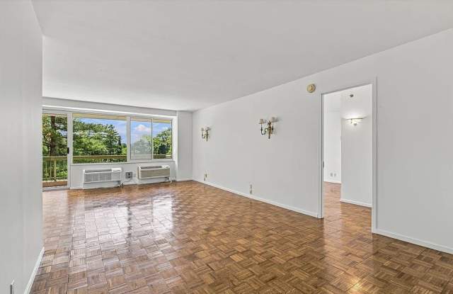 100 Hilton Ave Unit 414 Gallery 2