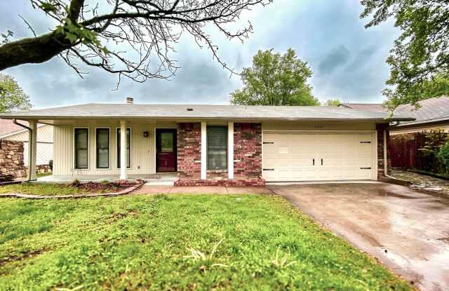 Modern Comfort Meets Prime Location in West Highlands photos photos