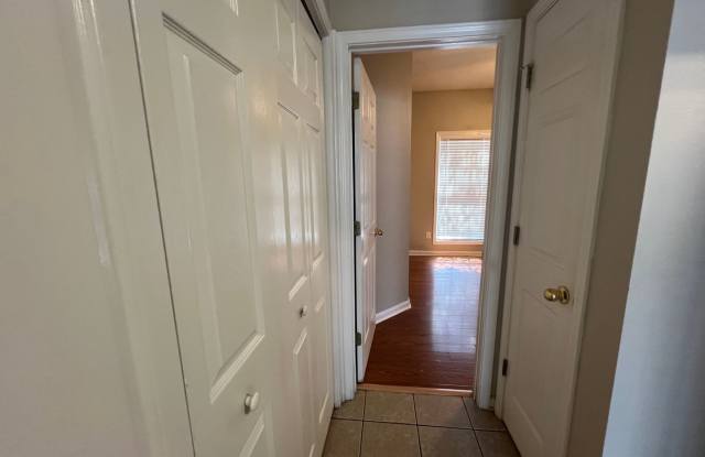 Auburn Townhome - SHORT TERM LEASE ONLY! AVAILABLE NOW - JUNE 2027 Gallery 4
