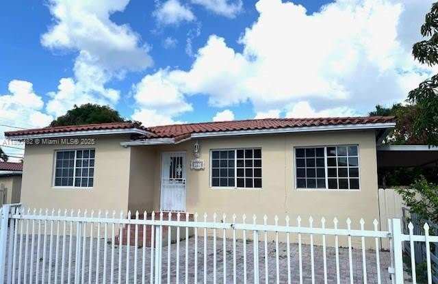500 SW 51st Ave photos photos
