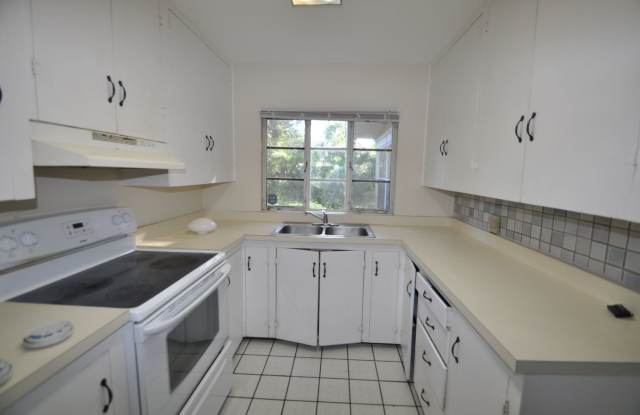 Downtown Orlando - Cute Bungalow Style Home AVAILABLE OCTOBER 15th! Gallery 3