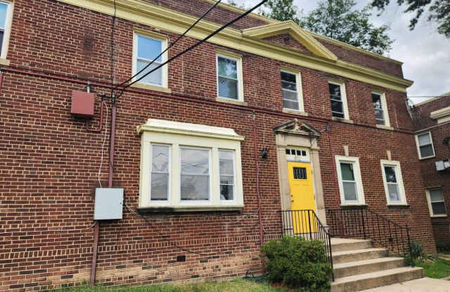 812 TAYLOR ST NE #4 Gallery 1