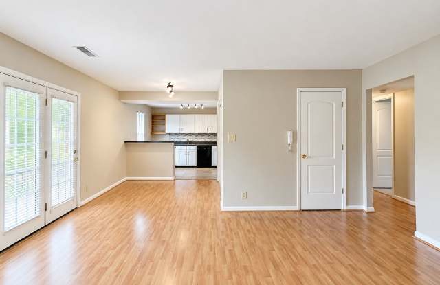 Dog-Friendly Villas at Southern Ridge Apartment Gallery 1