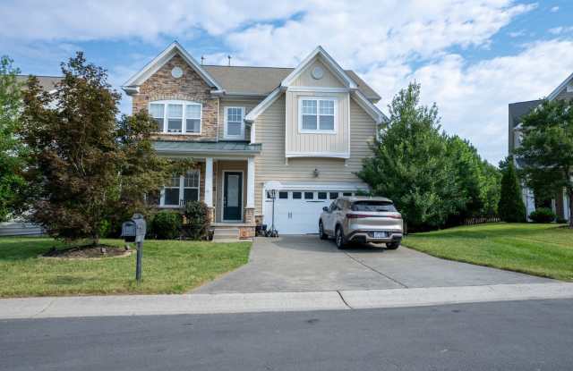 Welcoming 5 Bedroom Home with Versatile Spaces in Durham photos photos Welcoming 5 Bedroom Home with Versatile Spaces in Durham photos photos