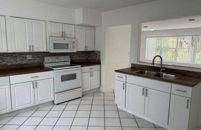 6884 NW 14th Street, Plantation, FL 33313 - 6884 Northwest 14th Street, Plantation, FL 33313