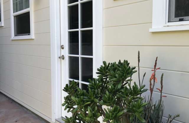 Lincoln Heights Studio Casita With Tranquil Shared Yard photos photos