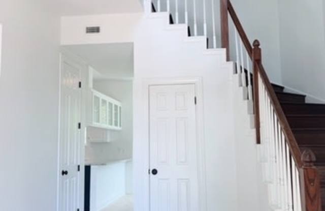 313 Oak Knoll Circle Gallery 2