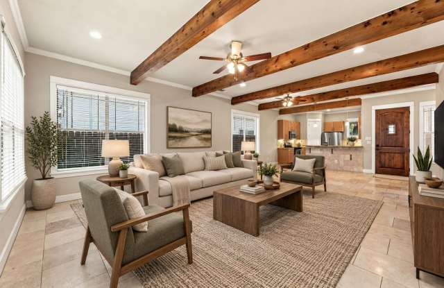 UT PRE-LEASE: Beautiful 6 BR / 4 BA North Loop Area, Mins to UT - W/D Included Gallery 1