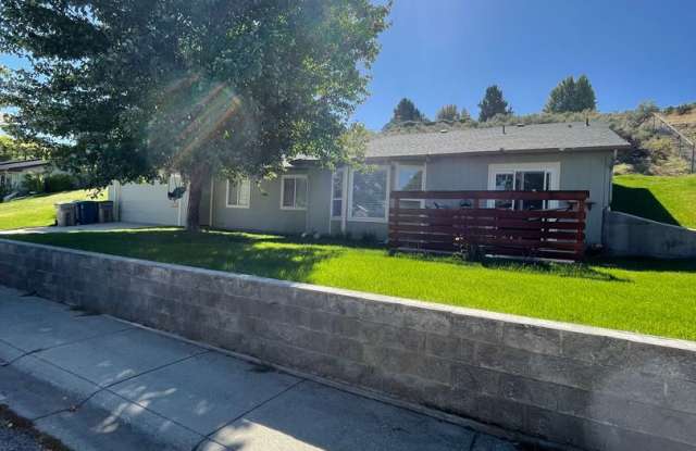 Southeast Boise Rental with Vaulted Ceilings  Great Location photos photos