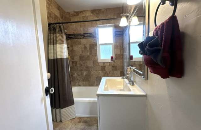 214 N 200 E Gallery 3