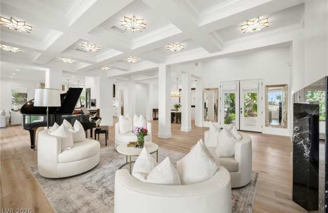 304 N Royal Ascot Drive Gallery 4