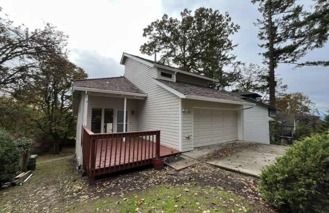 Spacious 3-Bedroom Home with Vaulted Ceilings, Modern Kitchen Scenic Deck photos photos Spacious 3-Bedroom Home with Vaulted Ceilings, Modern Kitchen Scenic Deck photos photos