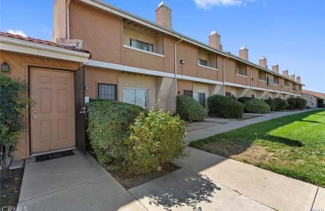 16465 Green Tree Boulevard - 16465 Green Tree Boulevard, Victorville, CA 92393