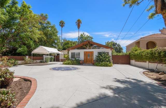 22936 Burbank Gallery 3