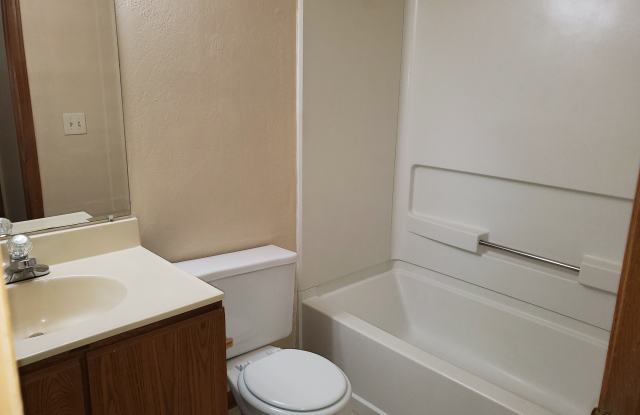 3459 Cheltenham Rd - 3459 Cheltenham Road, Toledo, OH 43606