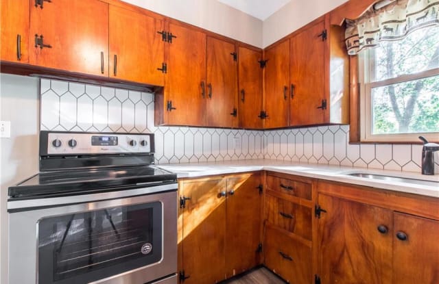 7617 Harris Avenue - 7617 Harris Avenue, Raytown, MO 64138