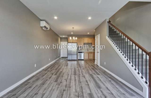 2 Bed, 2.5 Bath Townhome on Broadway and E. 28th Street Gallery 4