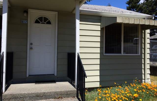912 Southwest 118th Street - 912 Southwest 118th Street, Burien, WA 98146