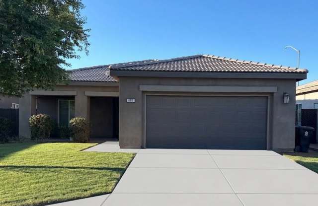Newer 4 bedroom Home in Savanah Ranch Gallery 1