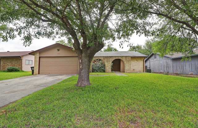 3 Bedroom 2 Bath with large covered patio - 1074 Frost Fire, San Antonio, TX 78245
