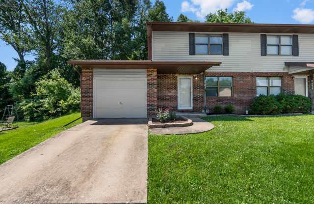 Charming 2-Bedroom Duplex in an Established Neighborhood photos photos