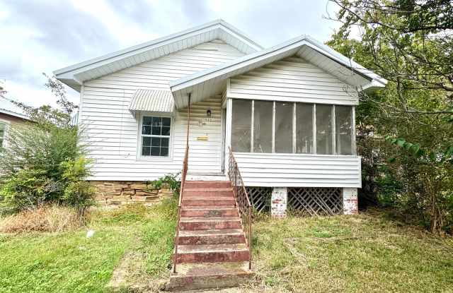 Charming 3-Bed, 2-Bath Home with Bonus Storage! photos photos