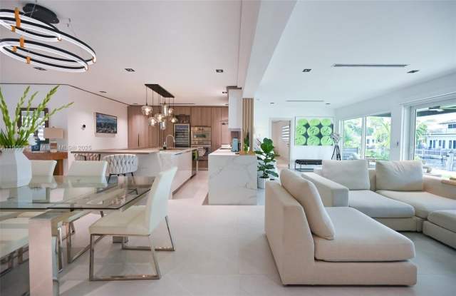 2537 SE 10th Ct photos photos