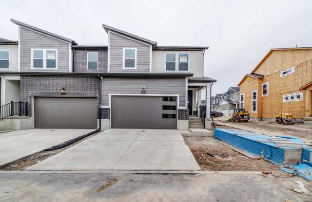 1517 N 4030 W photos photos