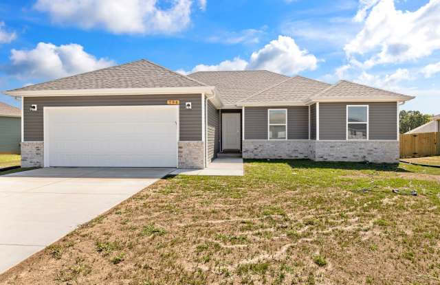 Newly built 4 bedroom-Westbury Gardens! - 794 Cherokee Way, Republic, MO 65738