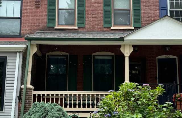 Charming and unique 3 bedroom, 3 bath townhome near Brandywine River and Zoo photos photos
