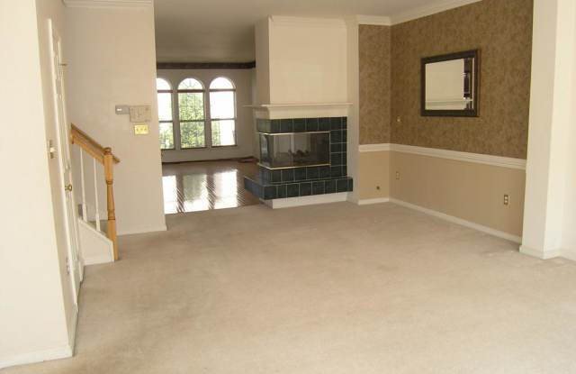 20631 GLENMERE SQUARE Gallery 4