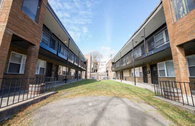 6400 S. Rockwell Street Apartments Gallery 4